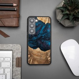 Etui Bewood Unique Neptun z drewna i żywicy na Samsung Galaxy S23 - granatowo-czarne